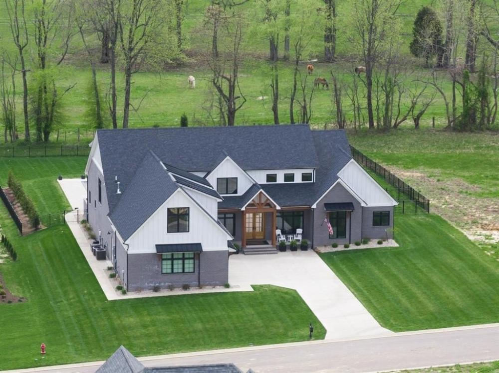 Currently Displayed Property Photo