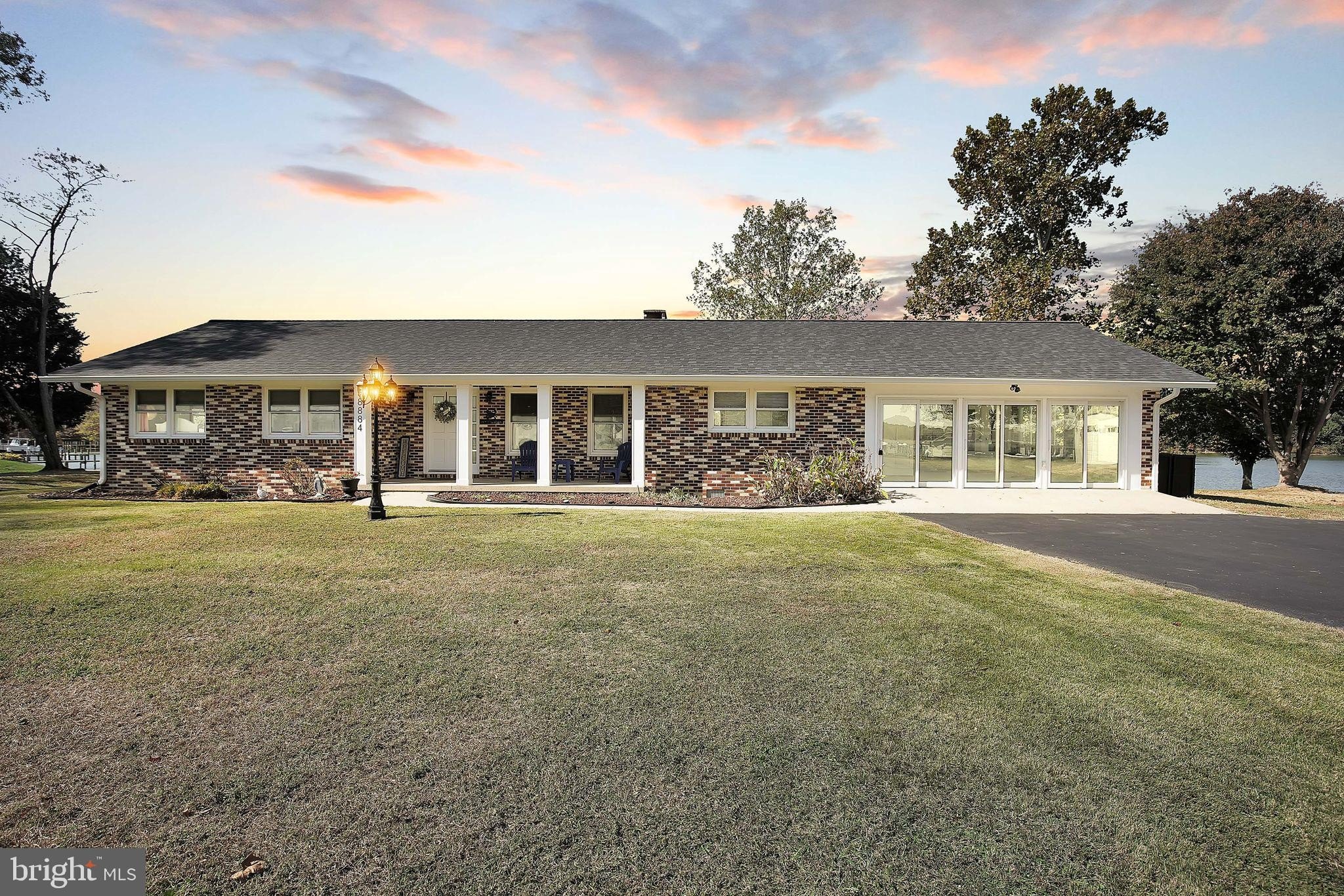 Currently Displayed Property Photo