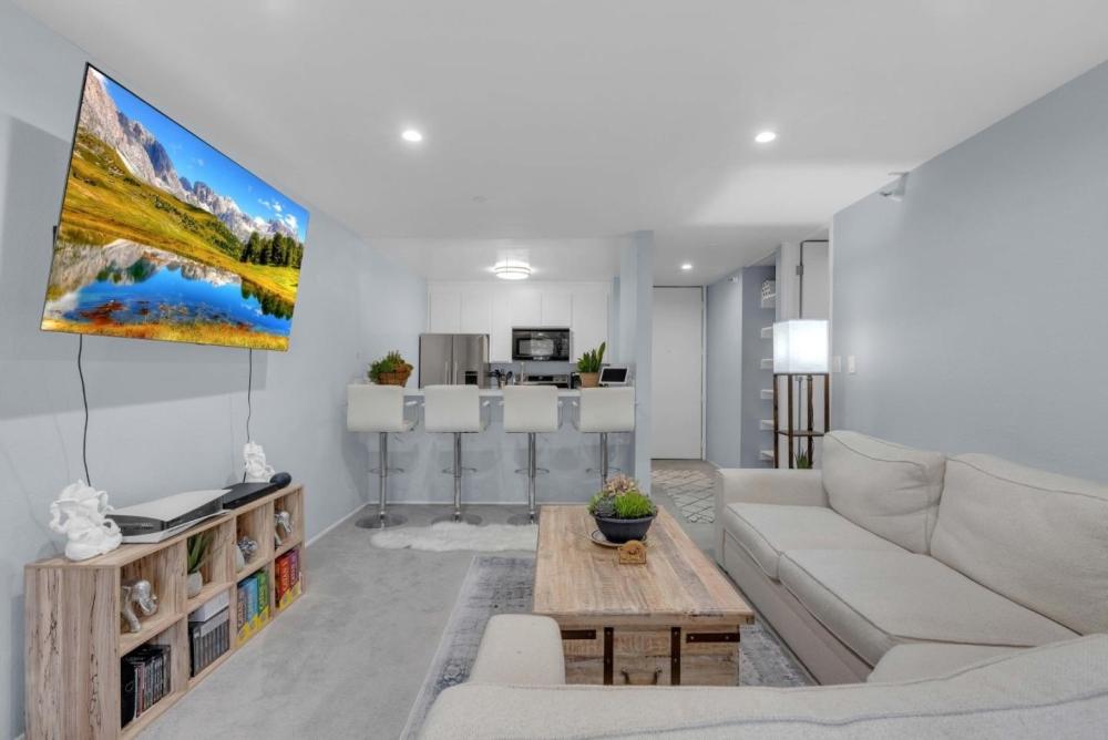 Currently Displayed Property Photo