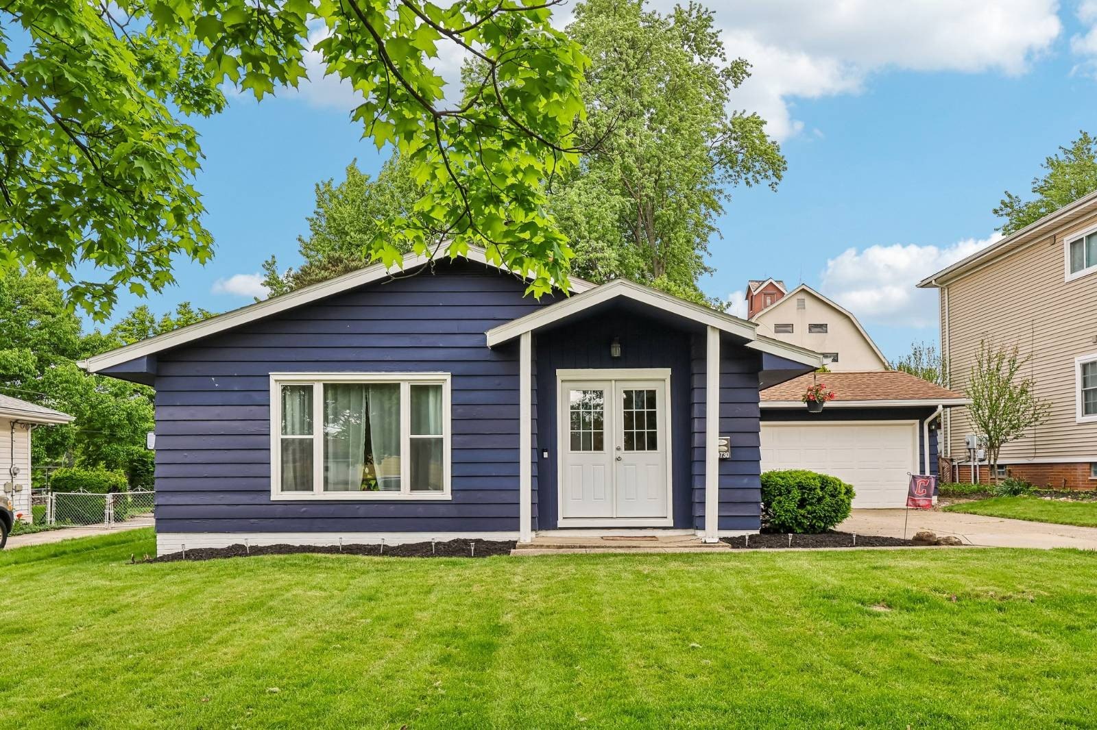 Currently Displayed Property Photo