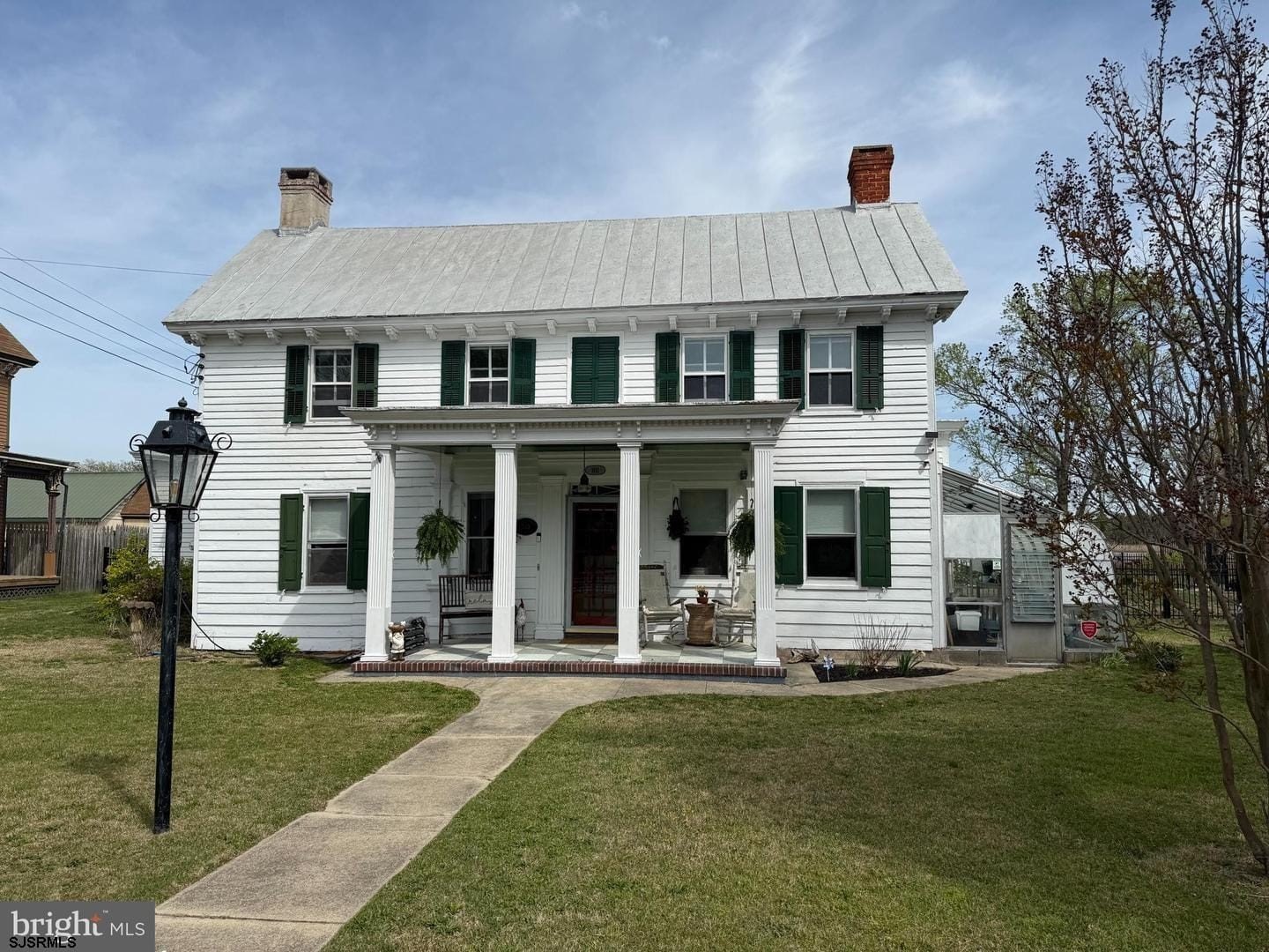 Currently Displayed Property Photo