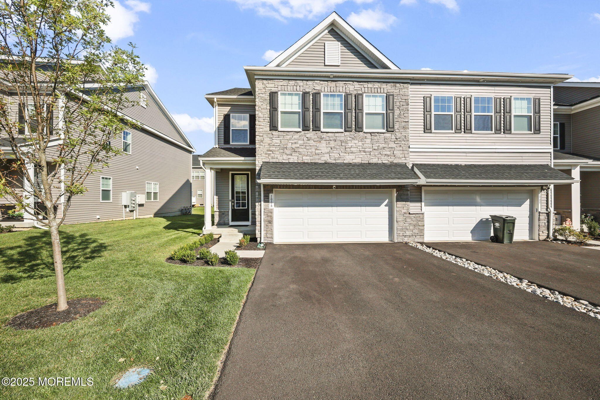 Currently Displayed Property Photo