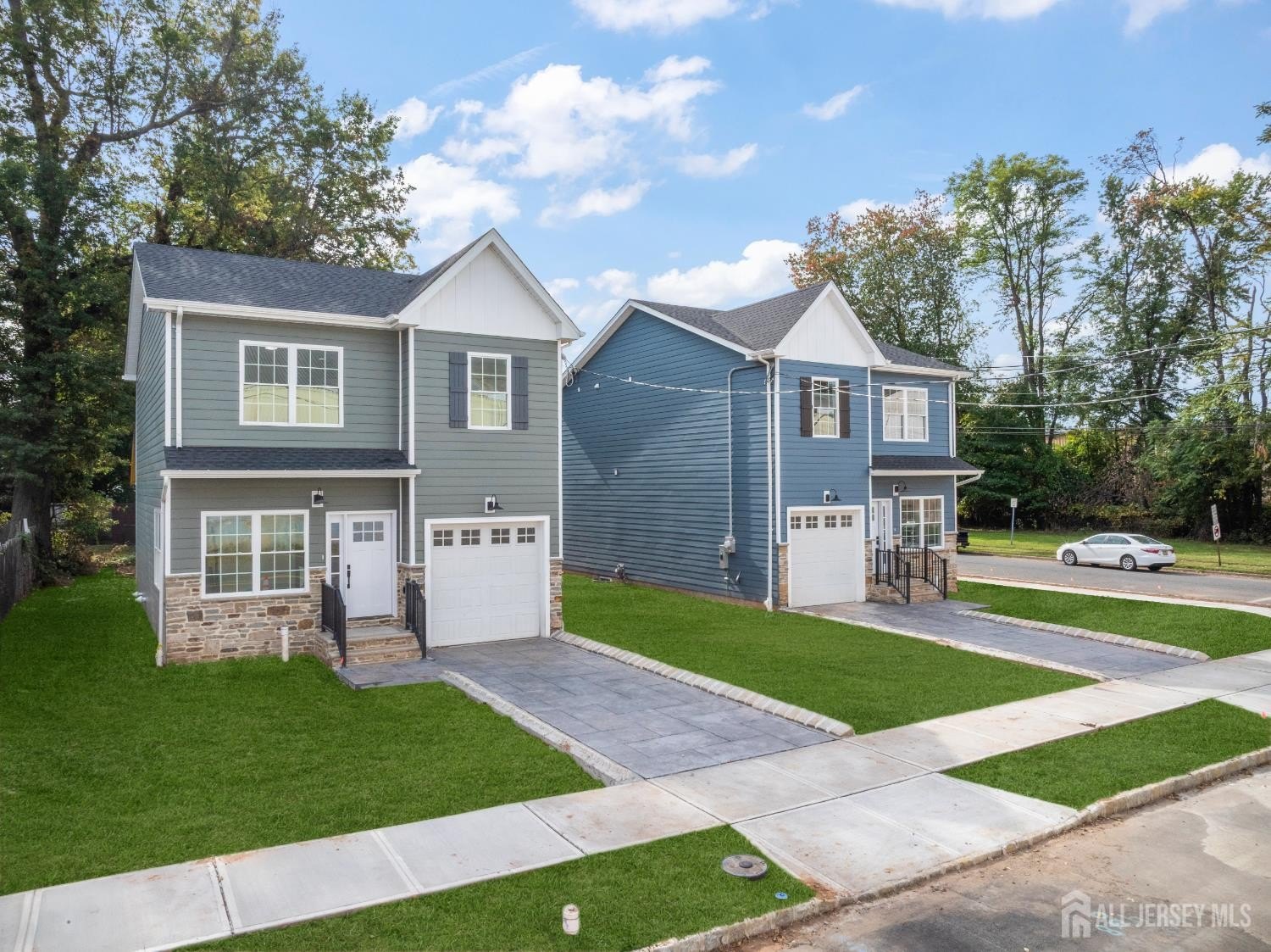 Currently Displayed Property Photo