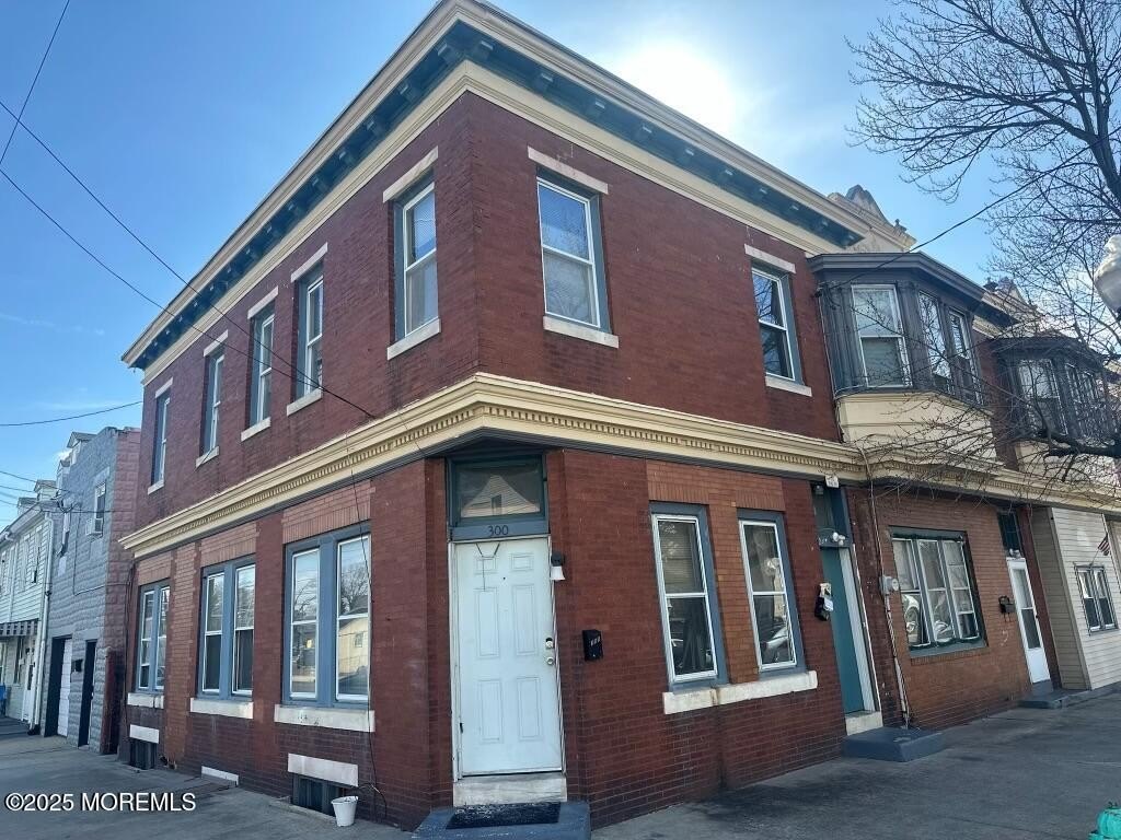 Currently Displayed Property Photo