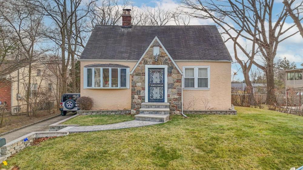 Currently Displayed Property Photo
