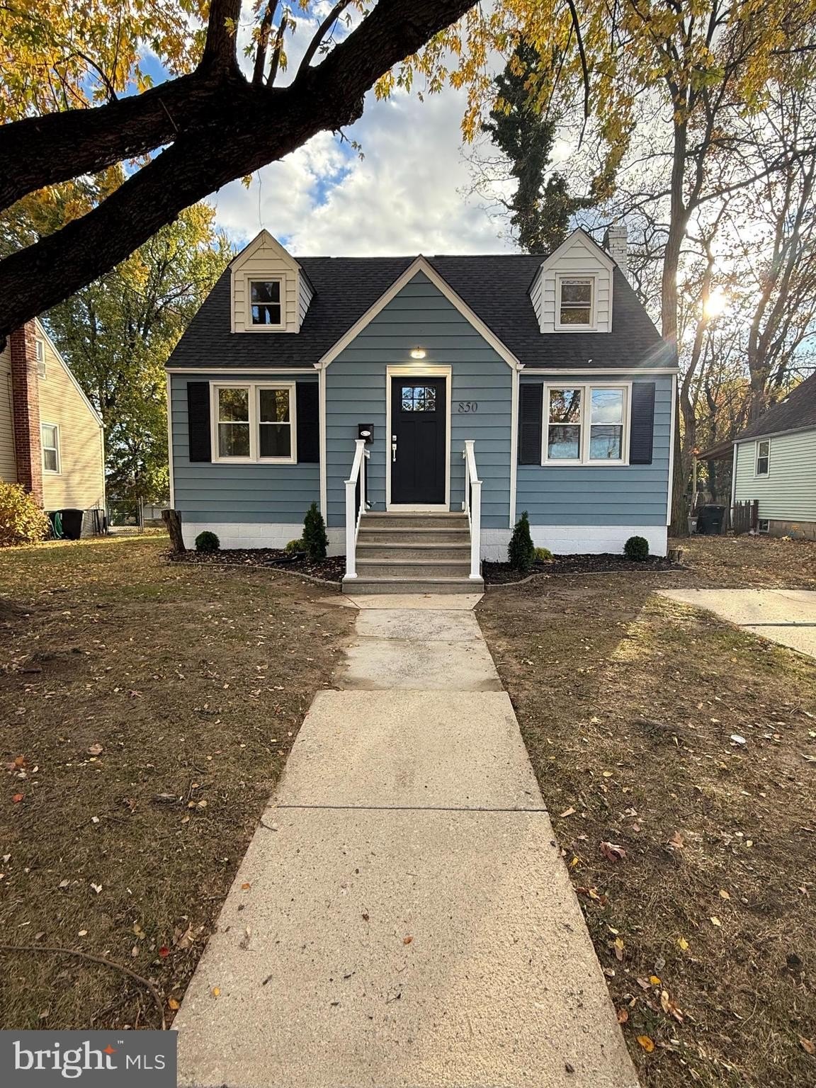 Currently Displayed Property Photo