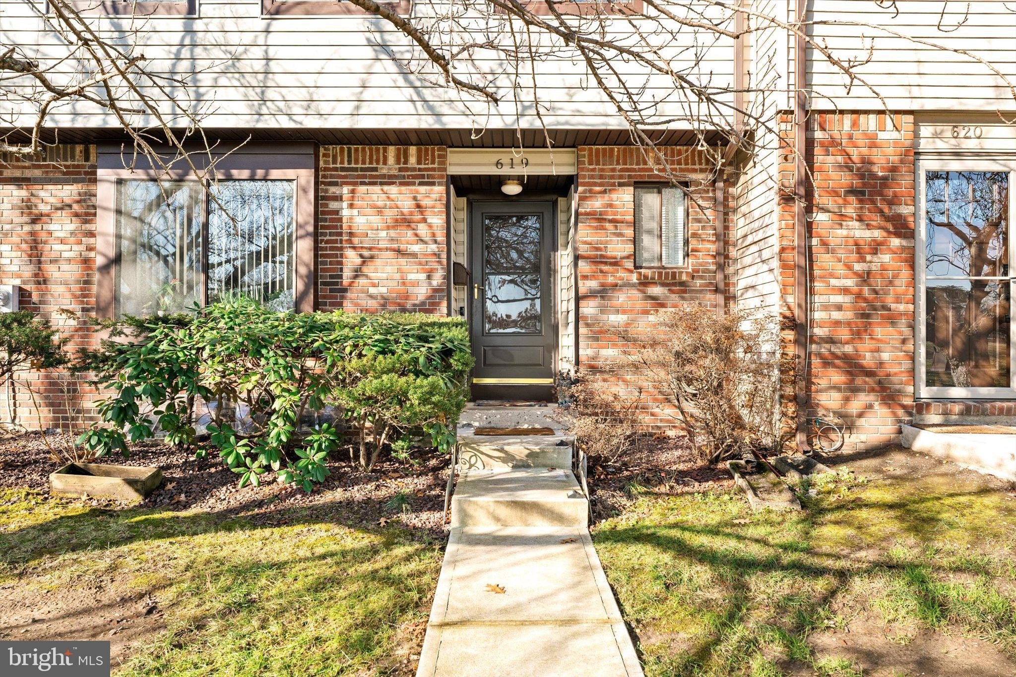 Currently Displayed Property Photo