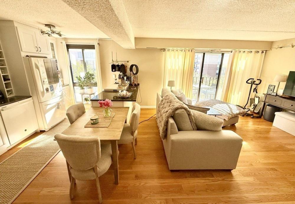 Currently Displayed Property Photo