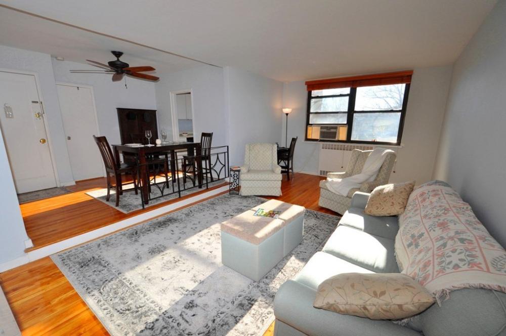 Currently Displayed Property Photo