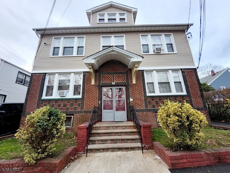 Currently Displayed Property Photo