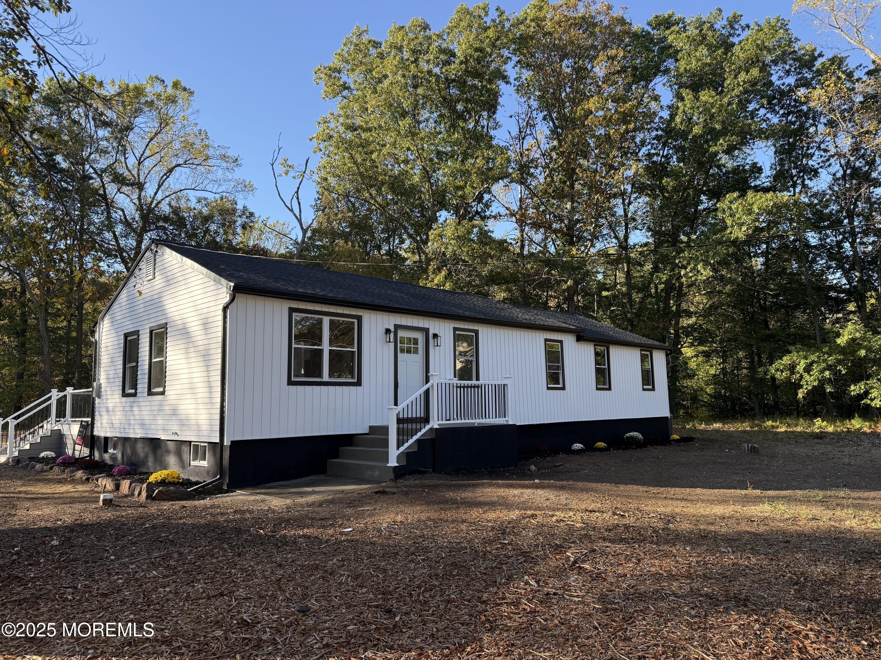 Currently Displayed Property Photo