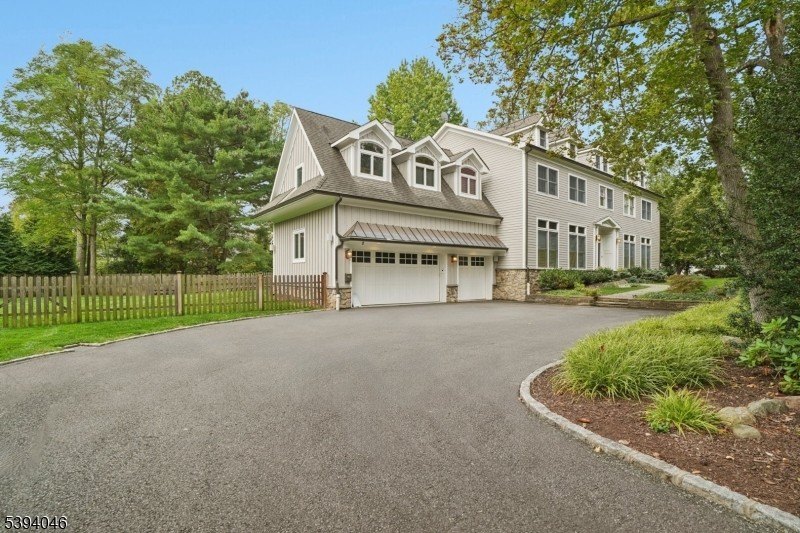 Currently Displayed Property Photo