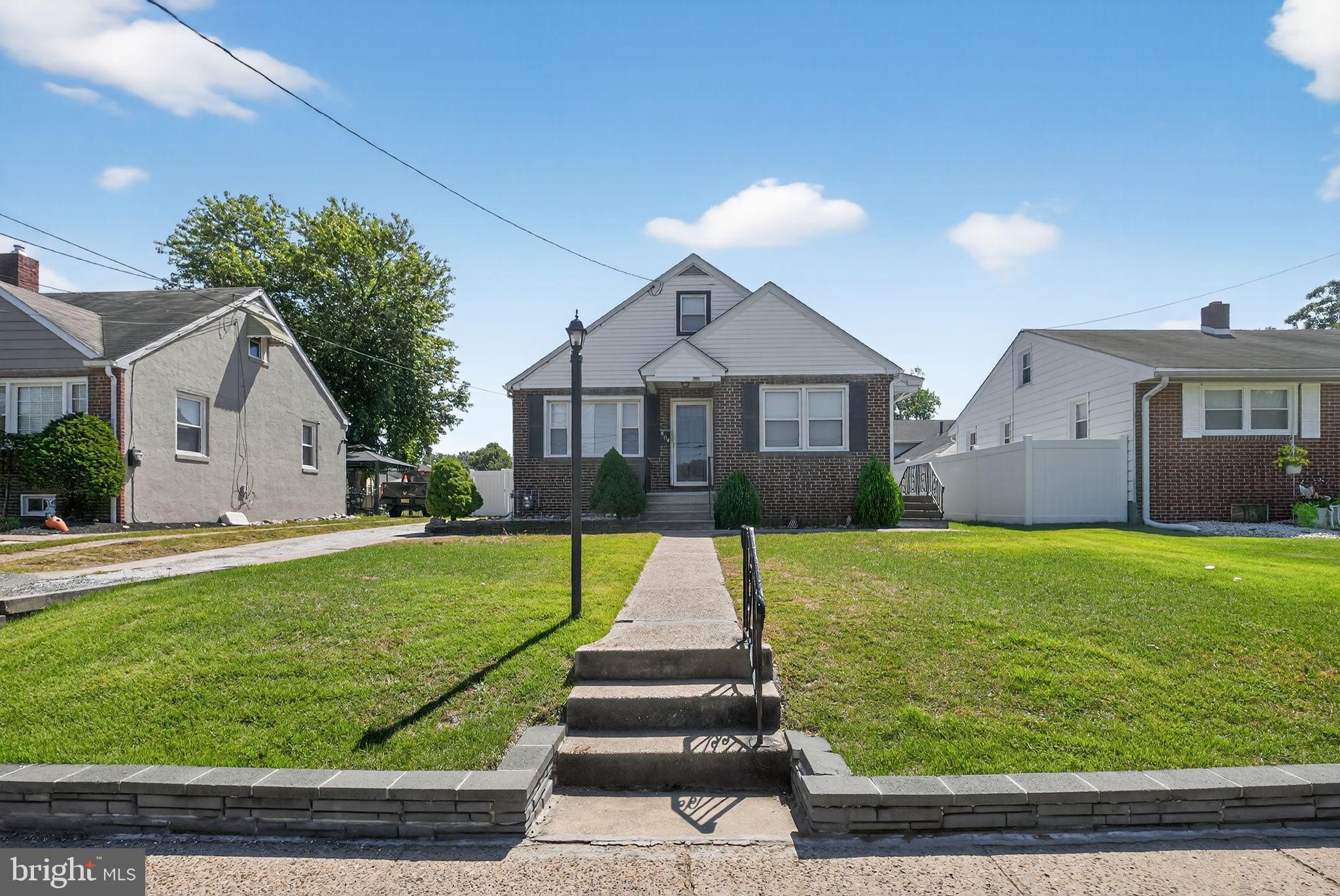 Currently Displayed Property Photo