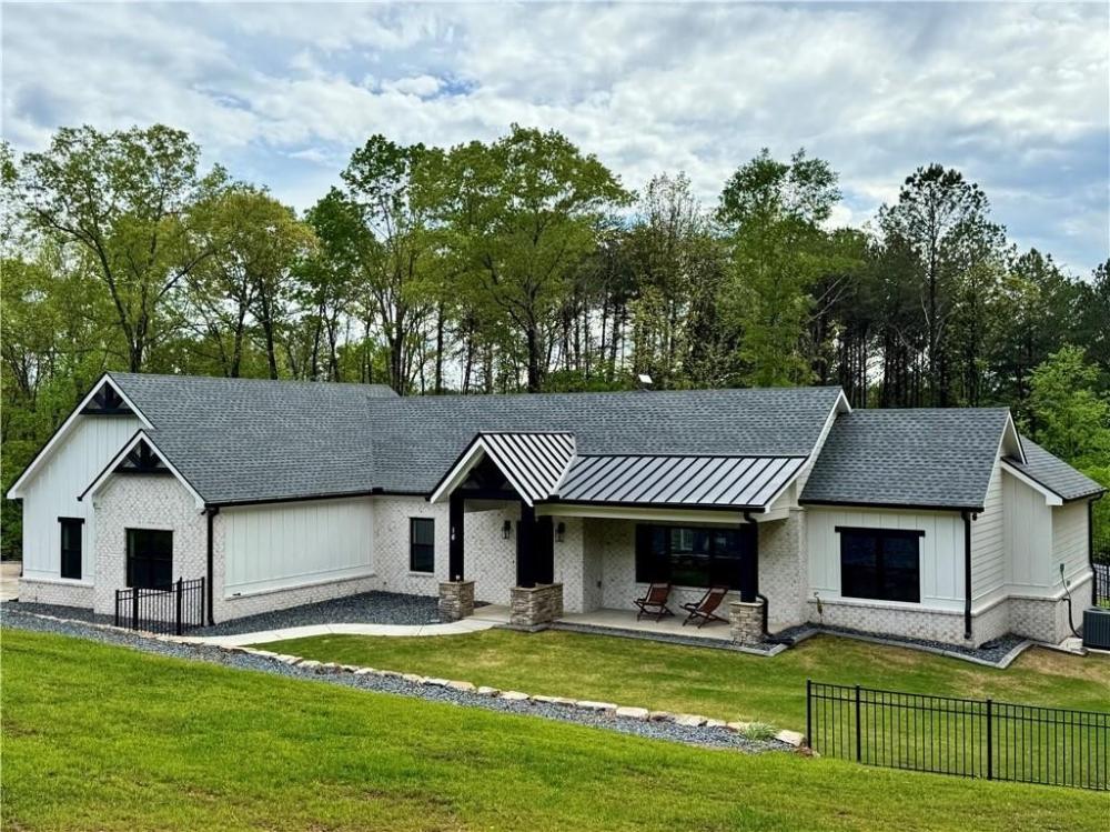 Currently Displayed Property Photo