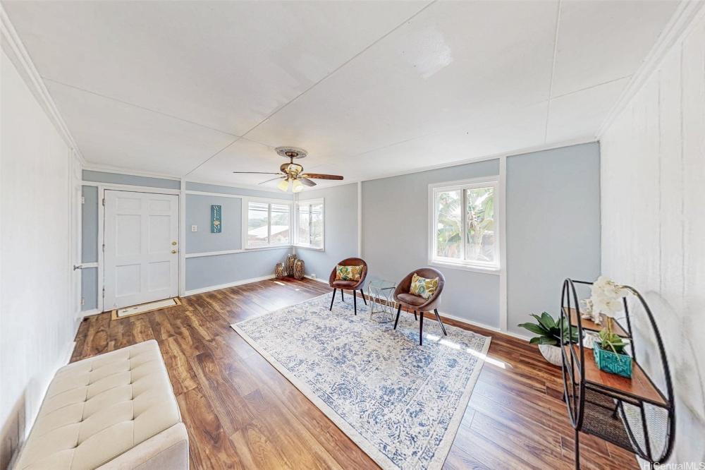 Currently Displayed Property Photo