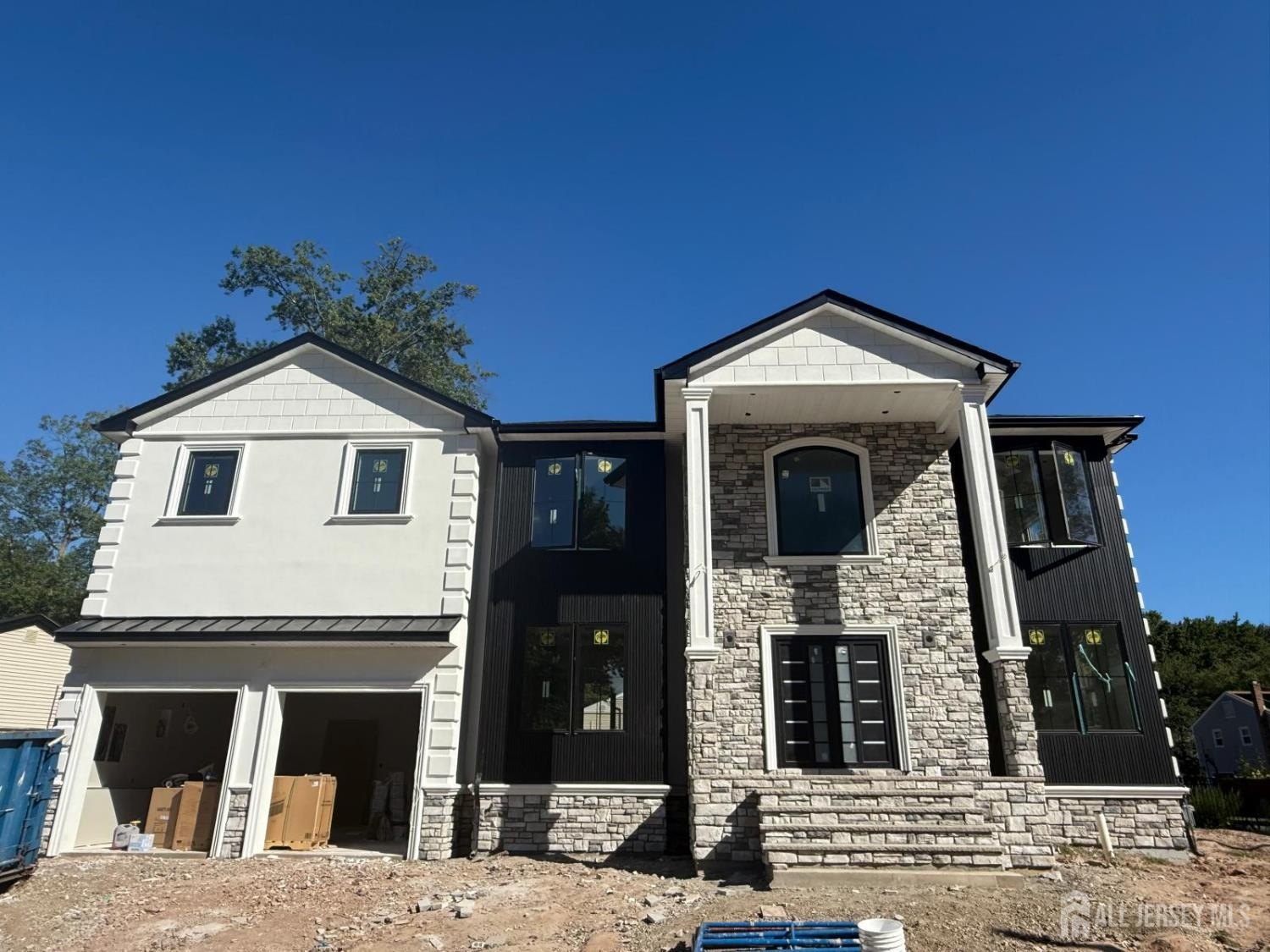 Currently Displayed Property Photo