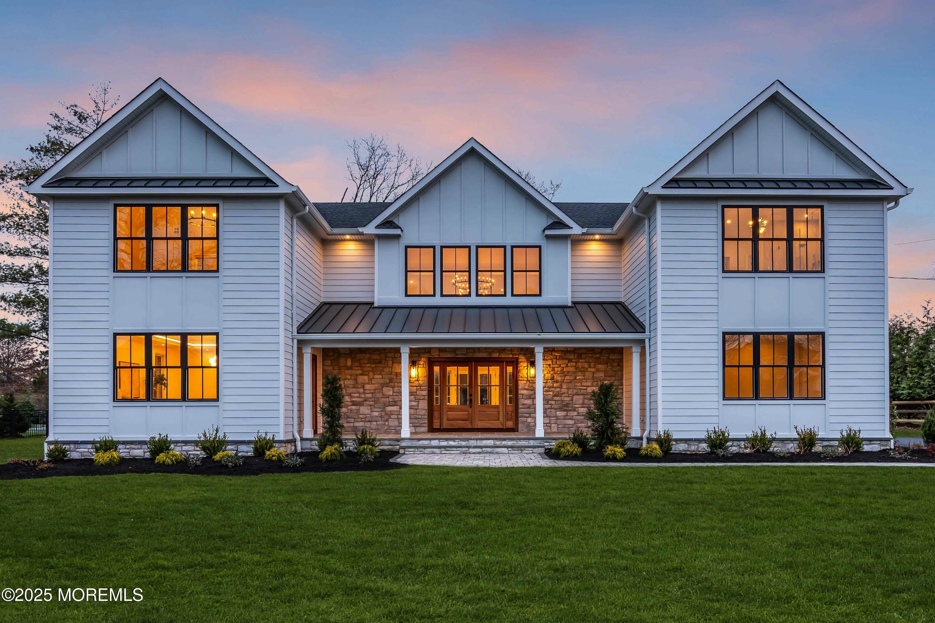 Currently Displayed Property Photo