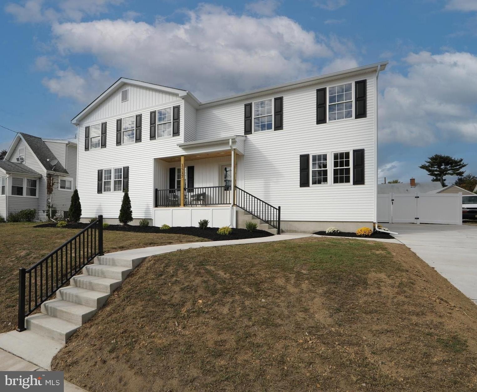 Currently Displayed Property Photo