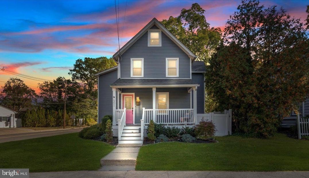 Currently Displayed Property Photo