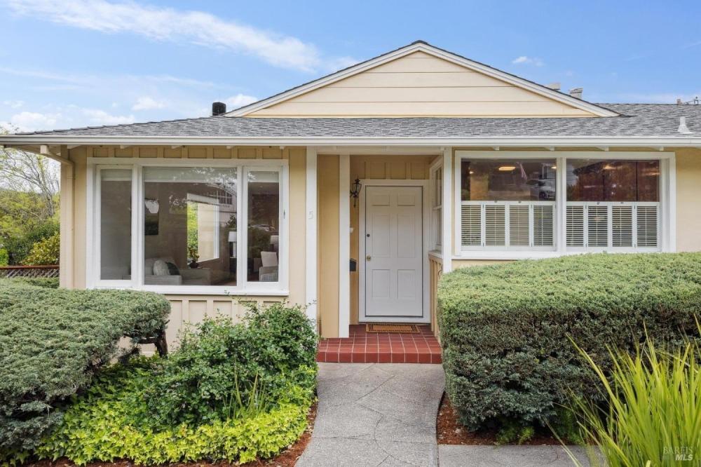 Currently Displayed Property Photo