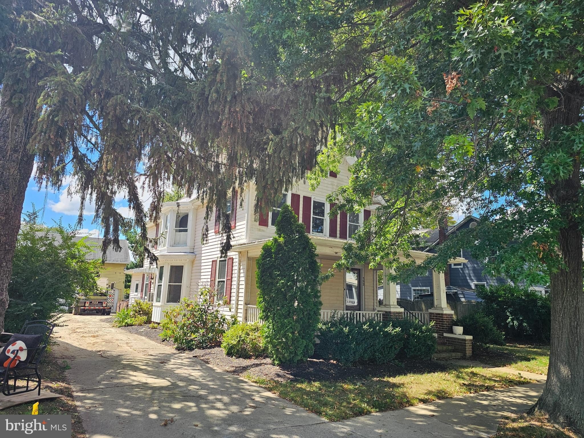 Currently Displayed Property Photo