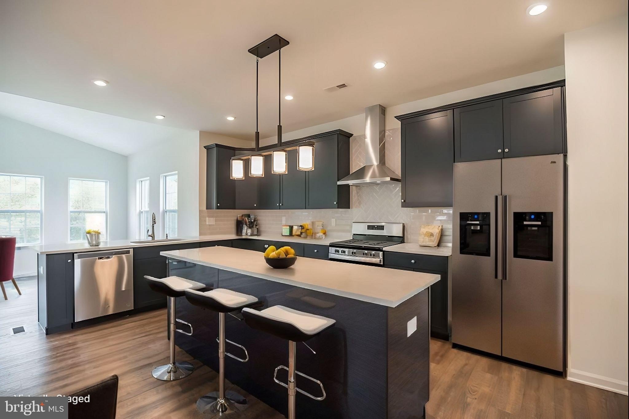 Currently Displayed Property Photo