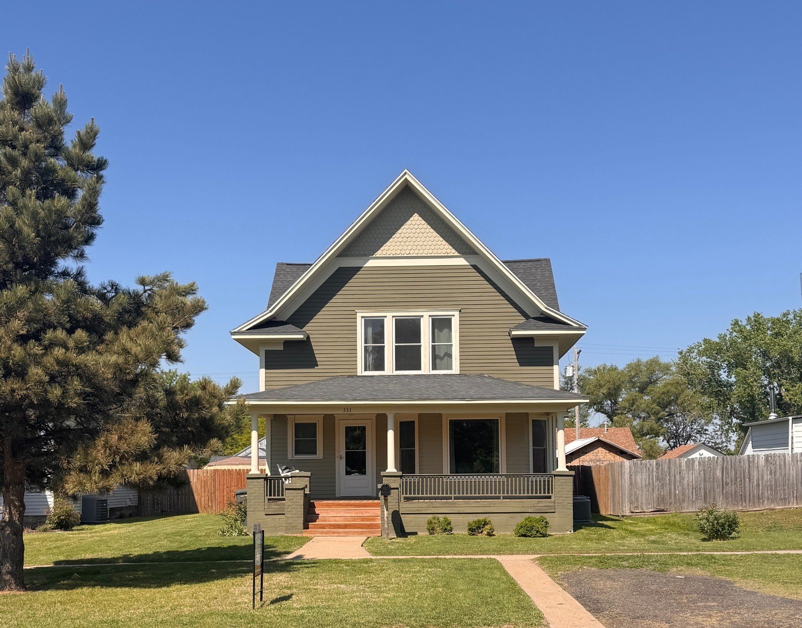 Currently Displayed Property Photo