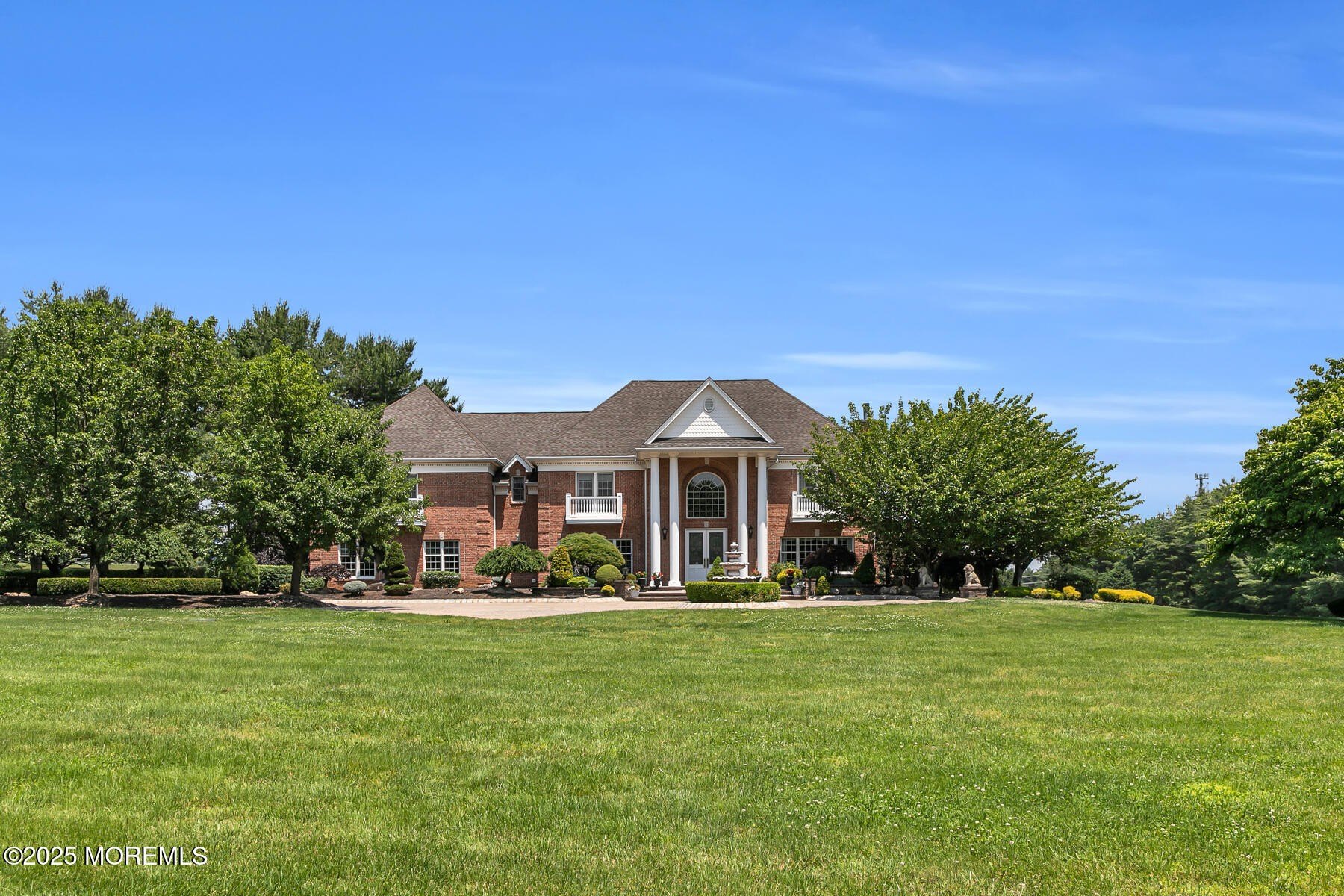 Currently Displayed Property Photo