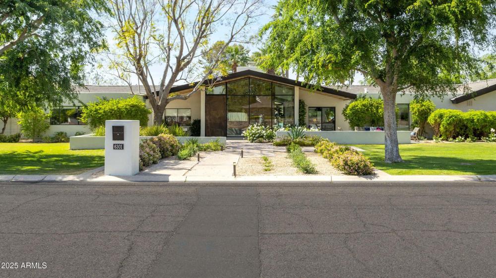 Currently Displayed Property Photo