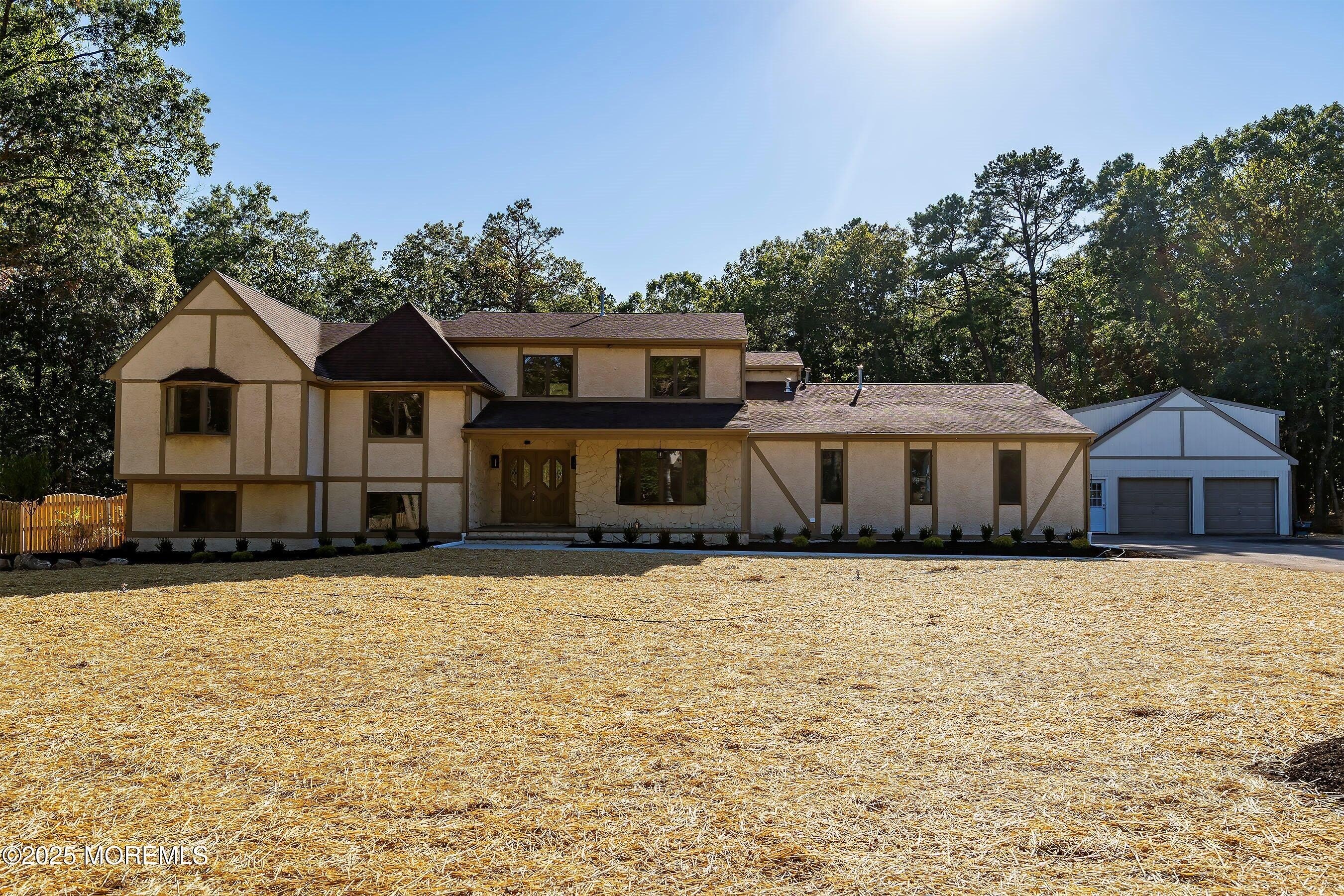 Currently Displayed Property Photo