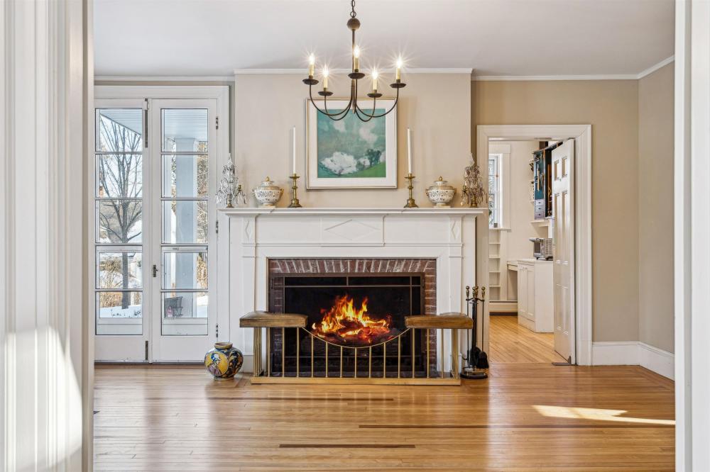 Currently Displayed Property Photo