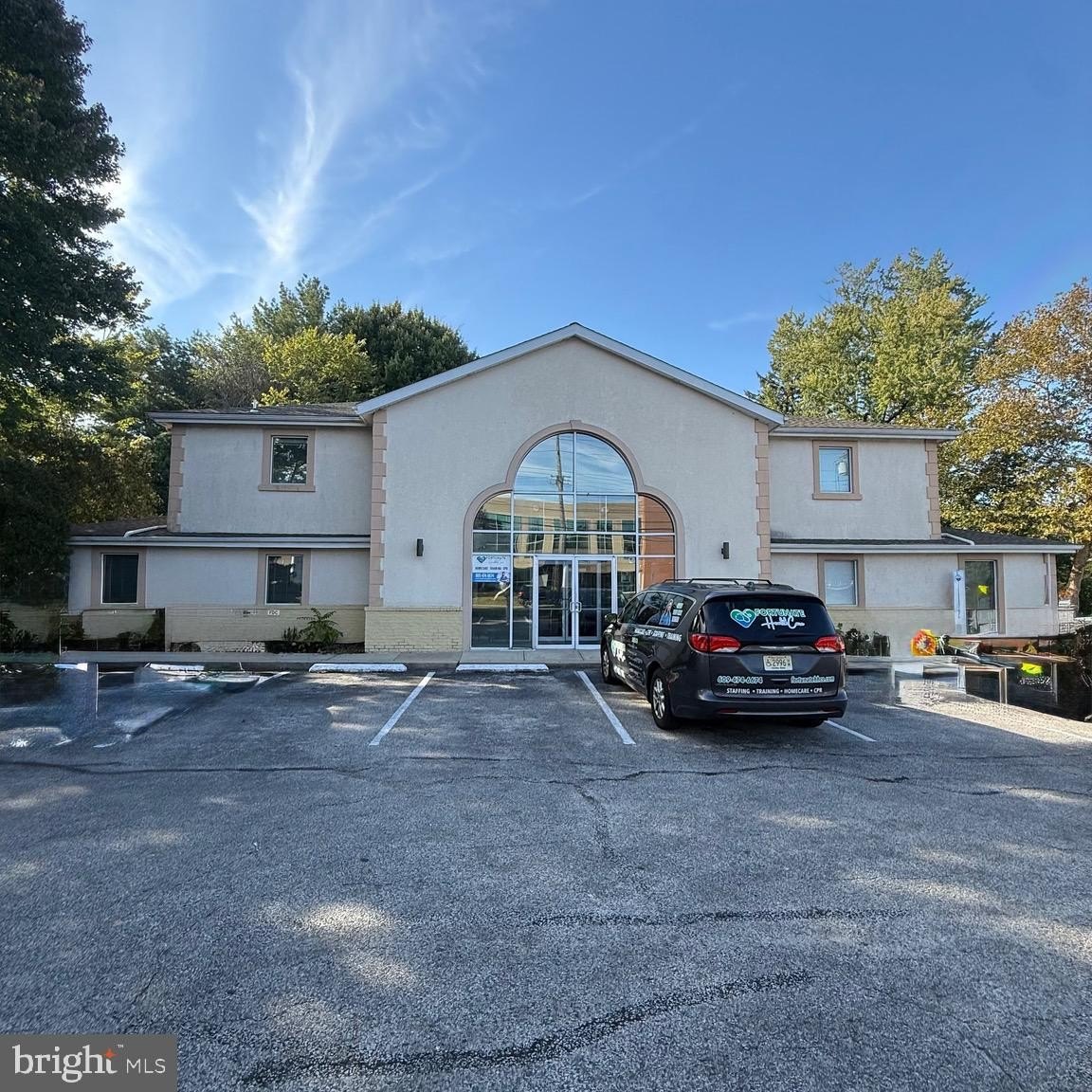 Currently Displayed Property Photo