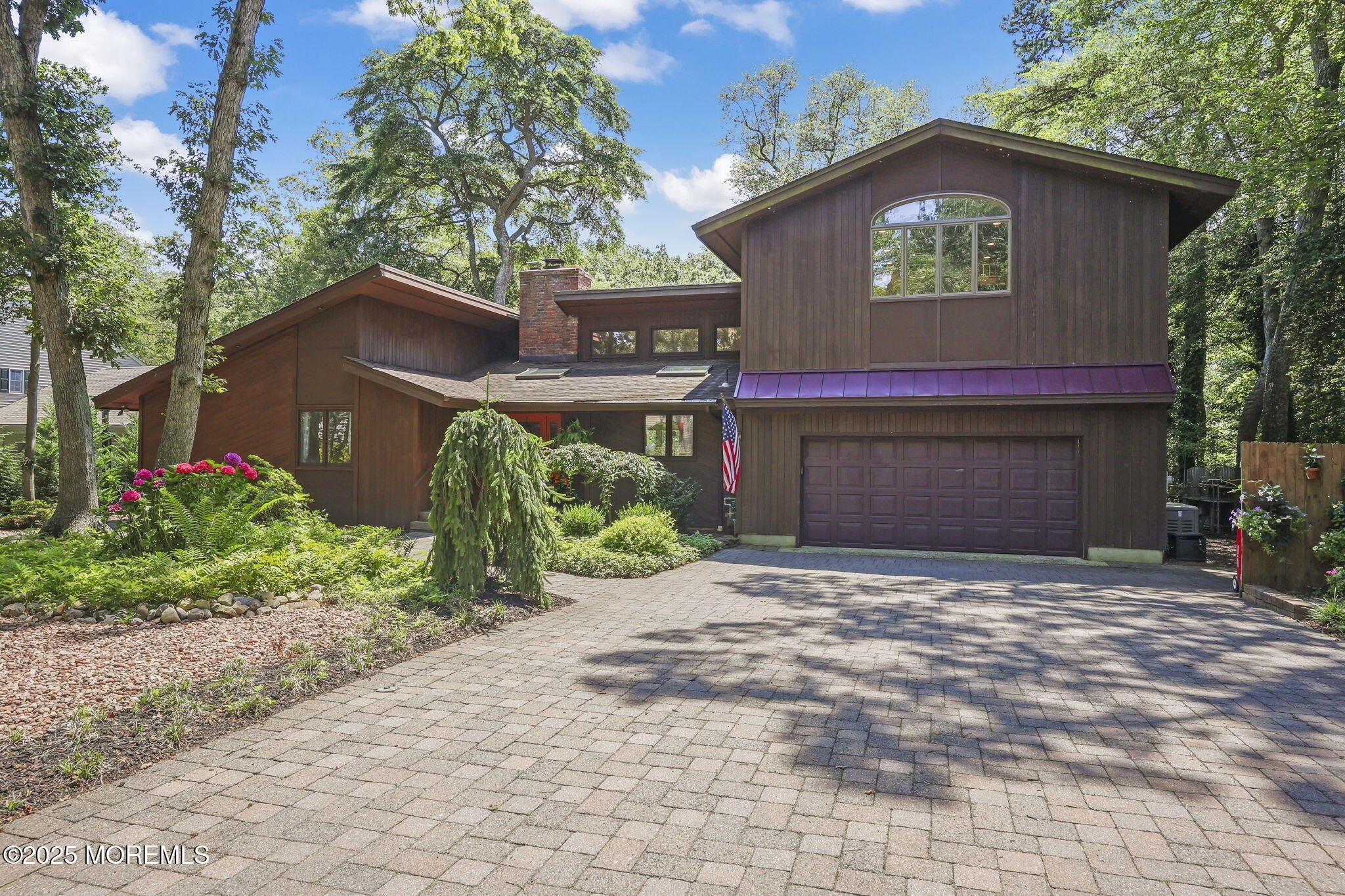 Currently Displayed Property Photo