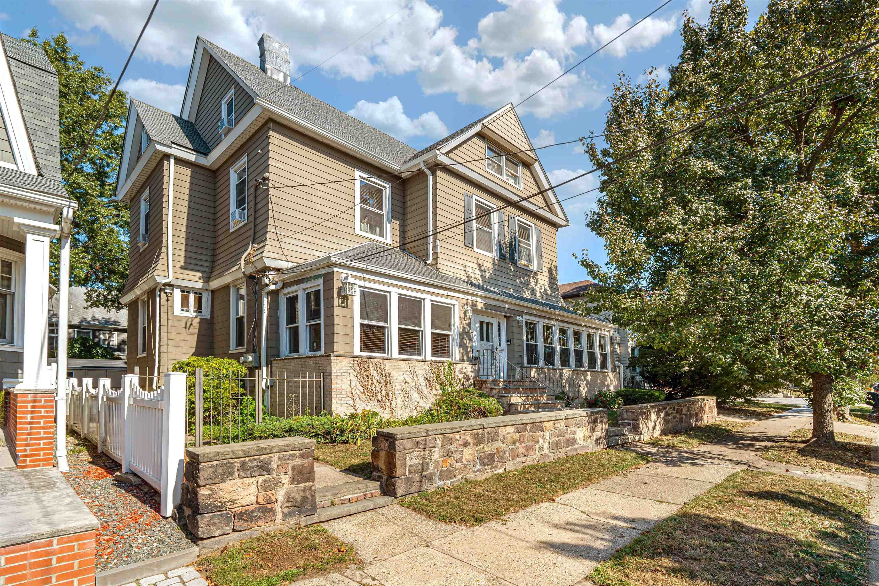 Currently Displayed Property Photo