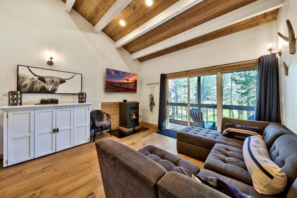 Currently Displayed Property Photo