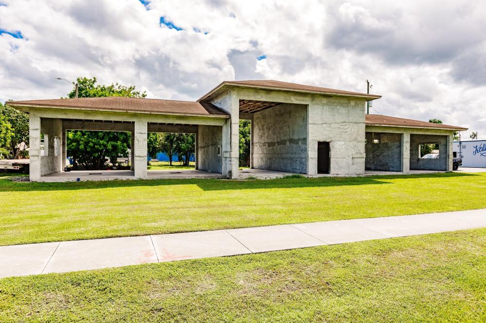 Currently Displayed Property Photo