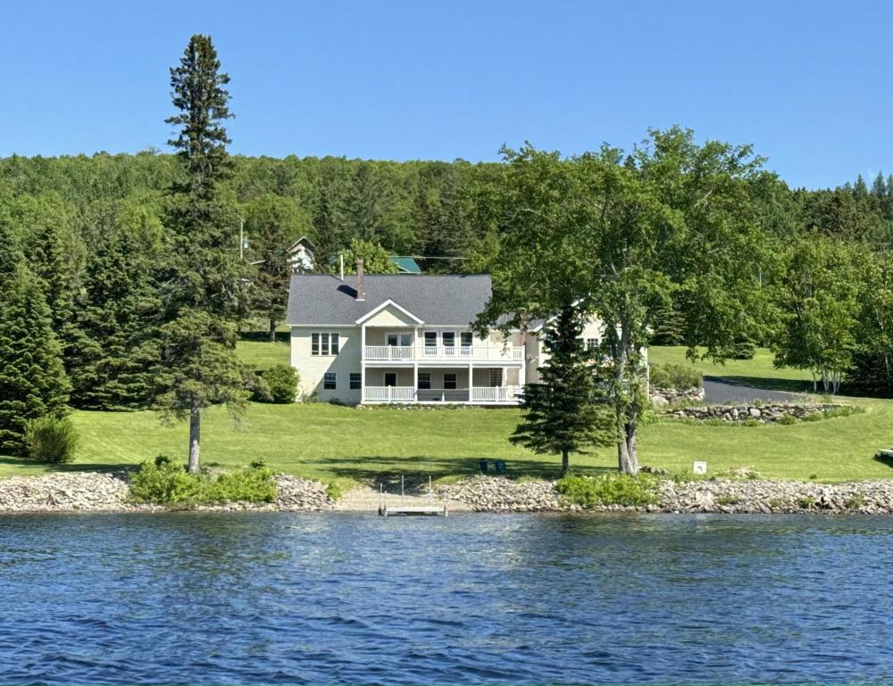 Currently Displayed Property Photo