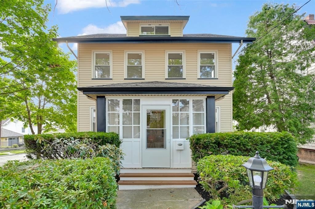 Currently Displayed Property Photo