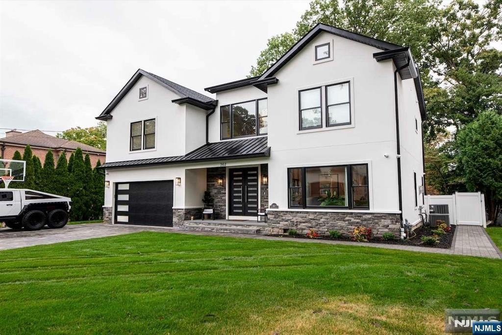 Currently Displayed Property Photo