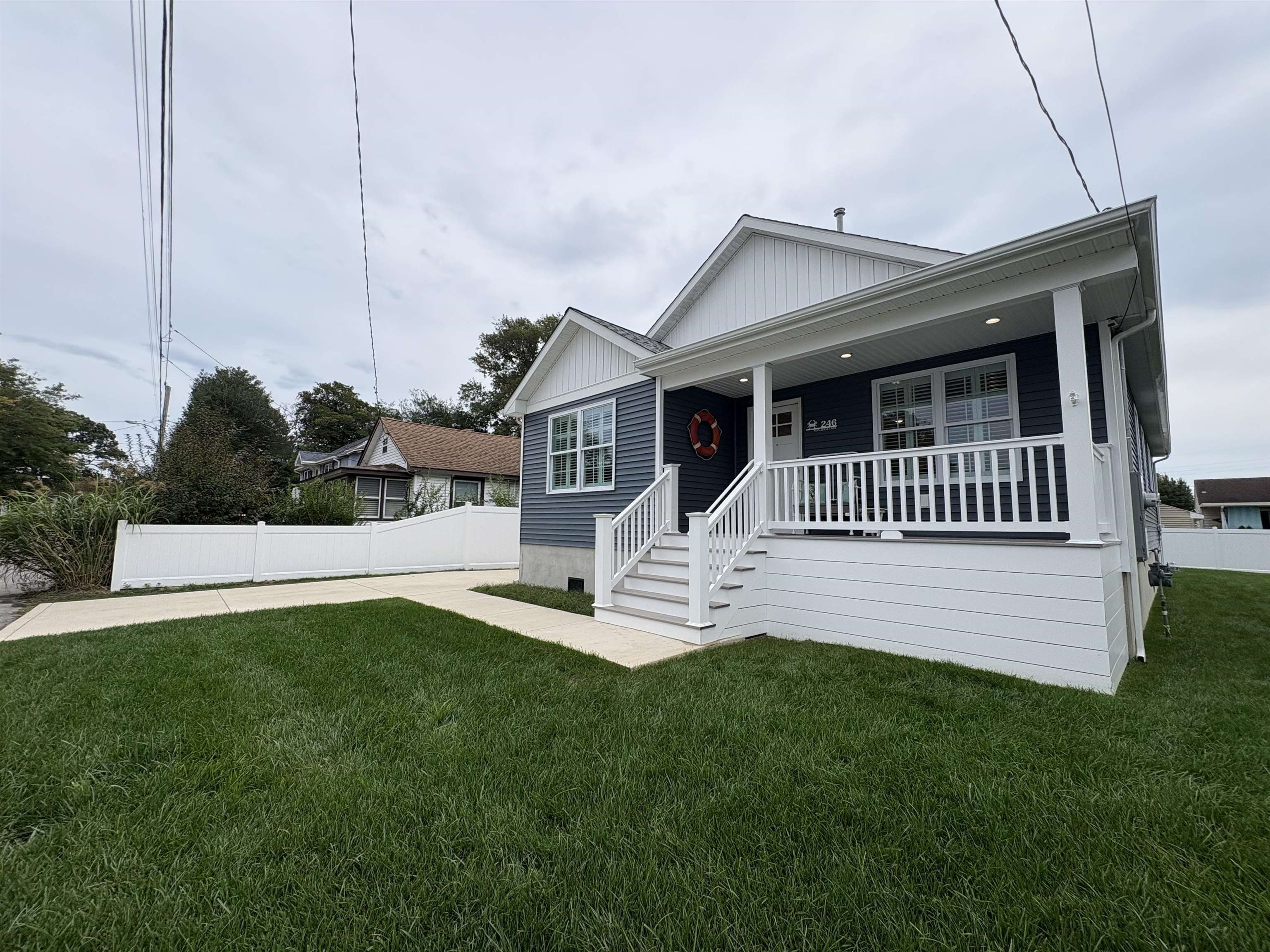 Currently Displayed Property Photo