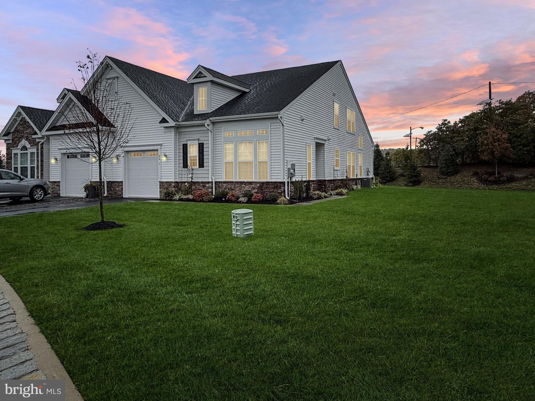 Currently Displayed Property Photo