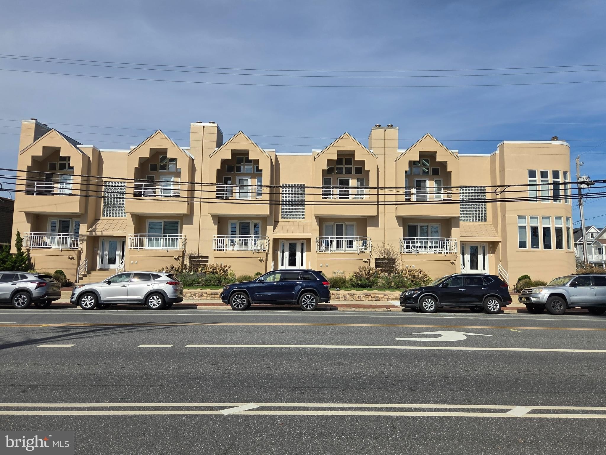 Currently Displayed Property Photo