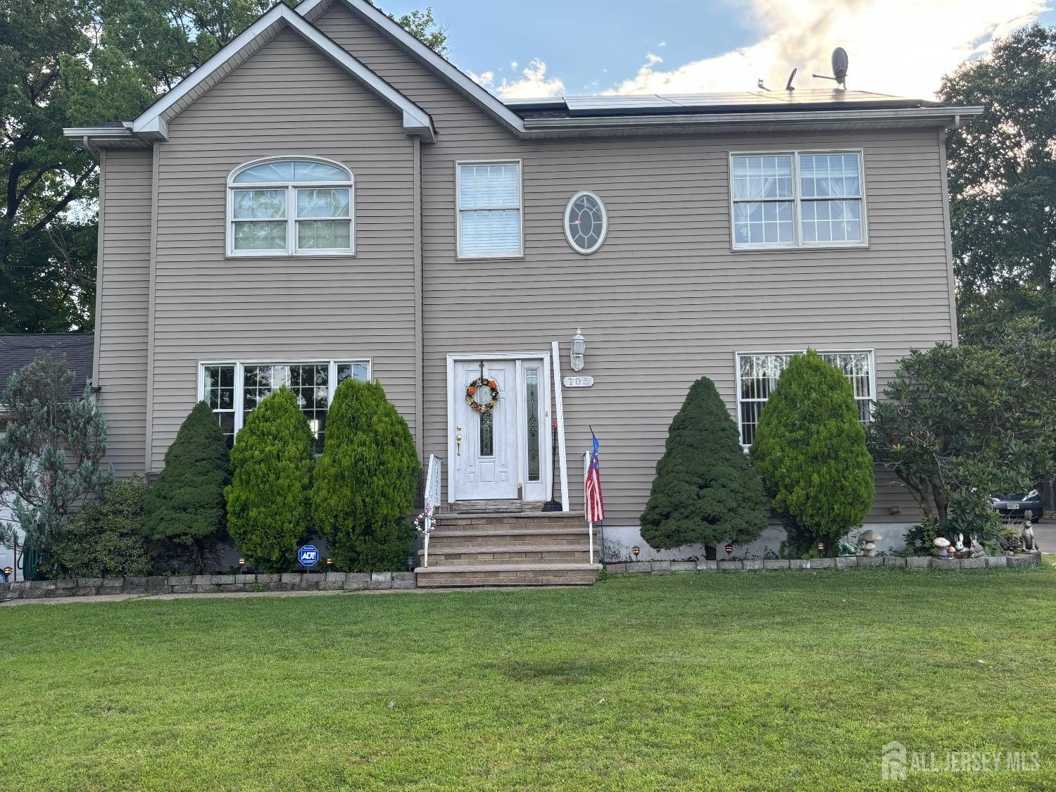 Currently Displayed Property Photo