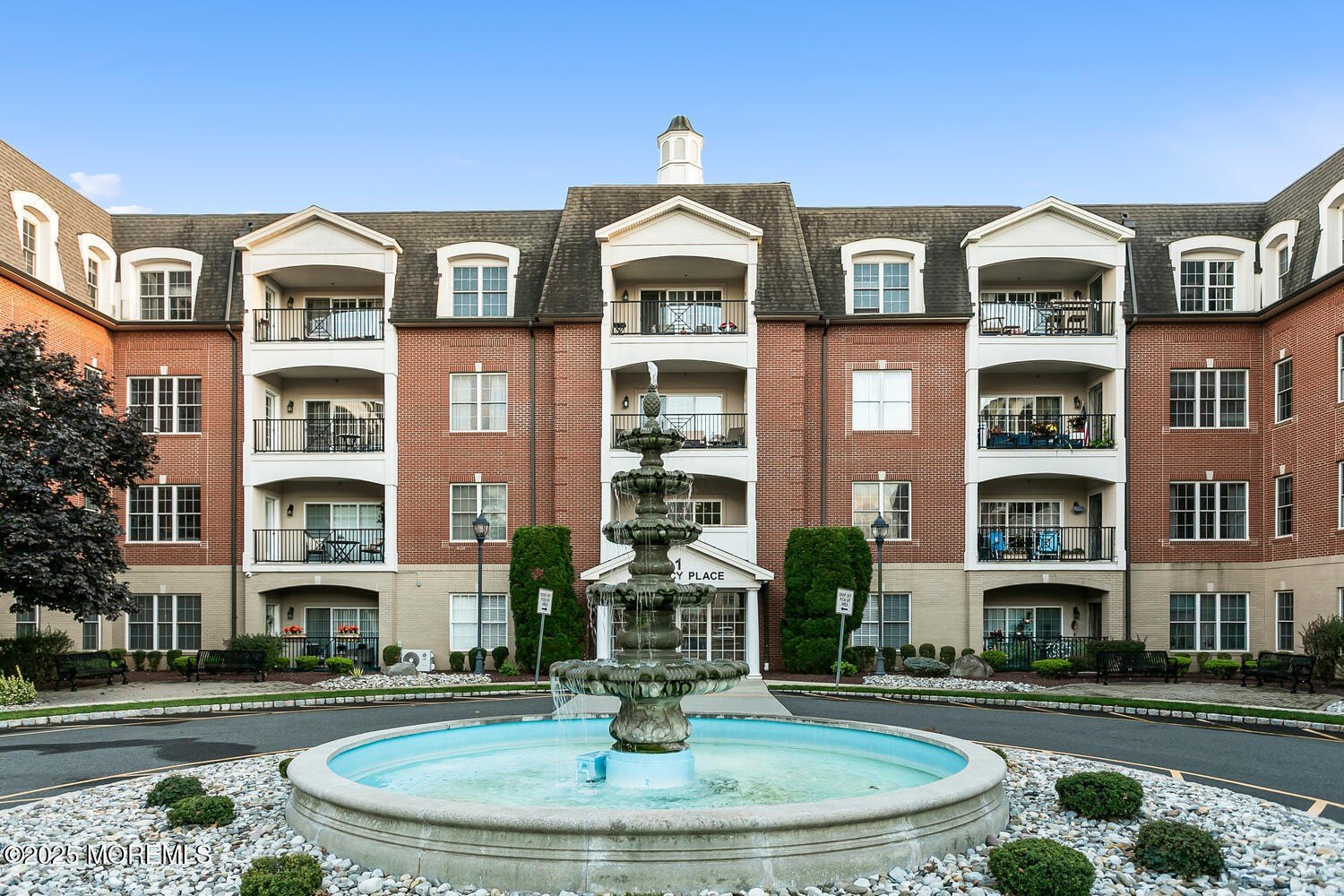 Currently Displayed Property Photo