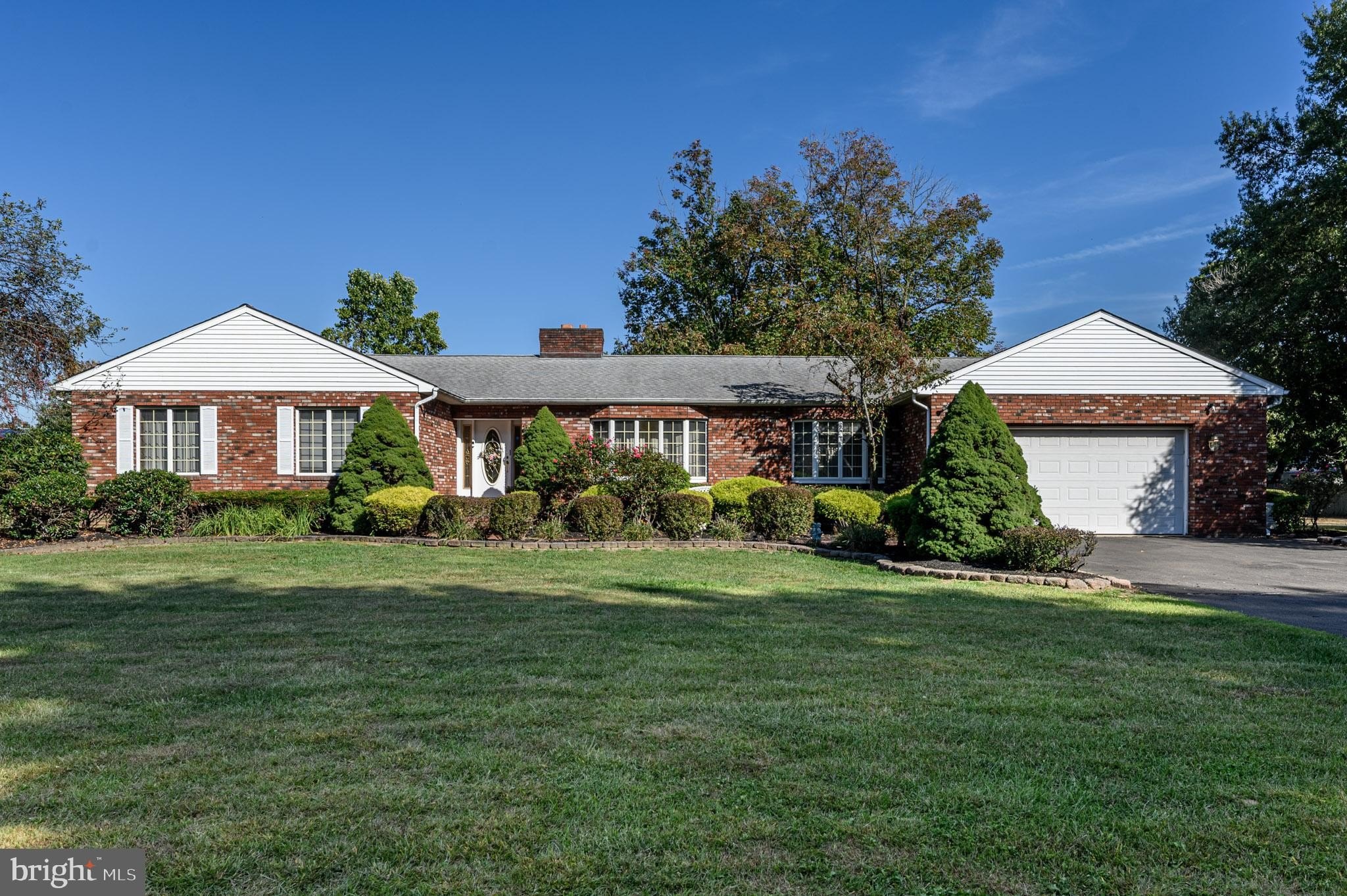 Currently Displayed Property Photo