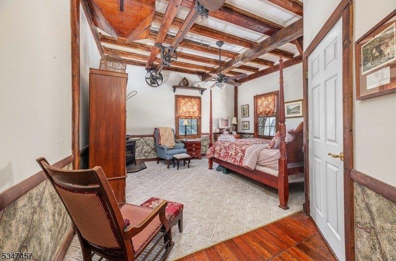 Currently Displayed Property Photo