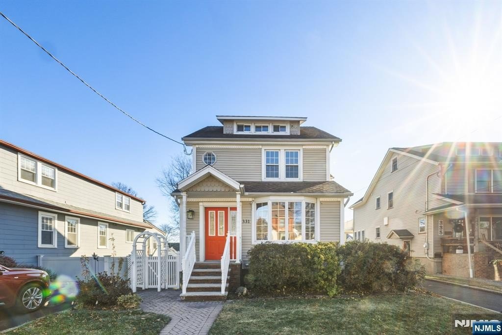 Currently Displayed Property Photo