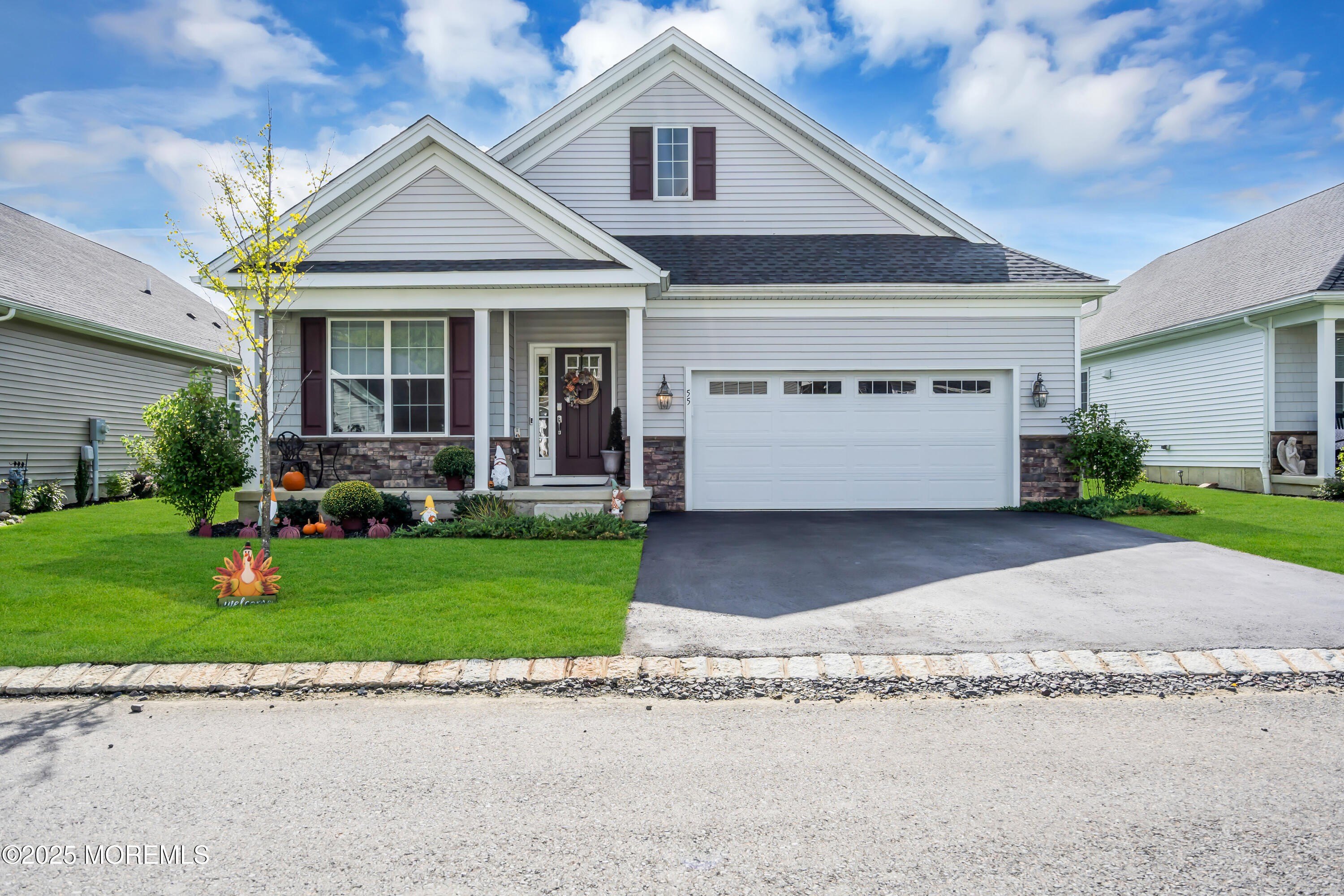 Currently Displayed Property Photo