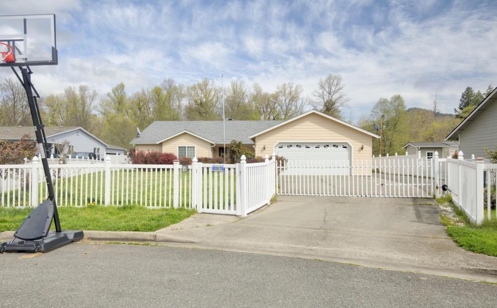 Currently Displayed Property Photo