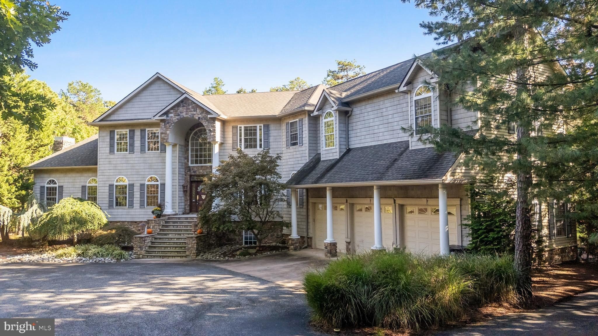 Currently Displayed Property Photo